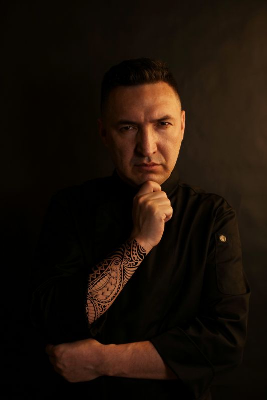 سەمەت راخمان ئۇستام ئاشپەزلىك دەرسىدە